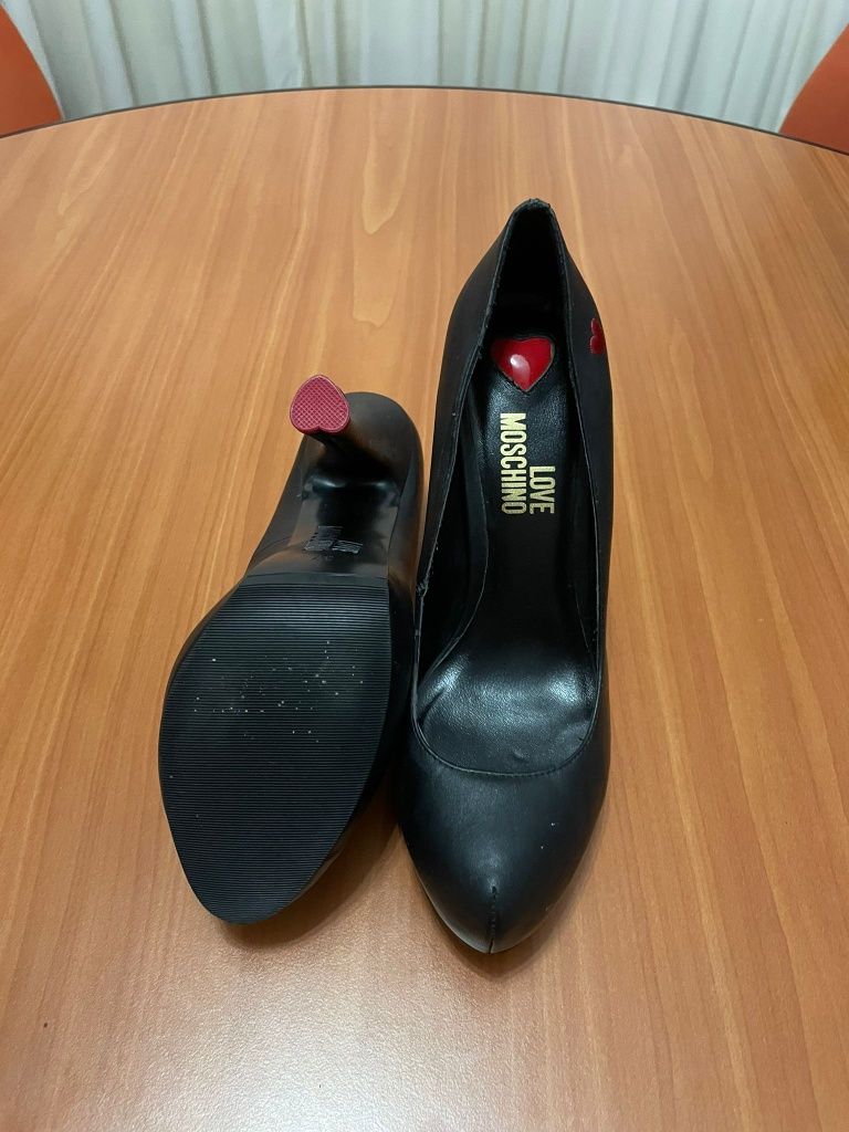 Pantofi, sandale Marca Moschino