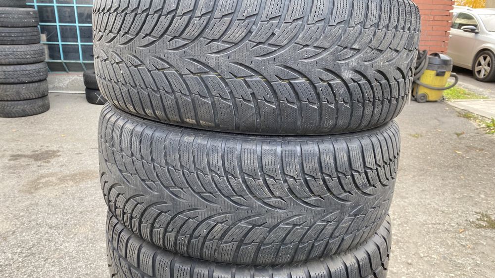 Продавам 4бр. Зимни гуми 235/55/17 Nokian