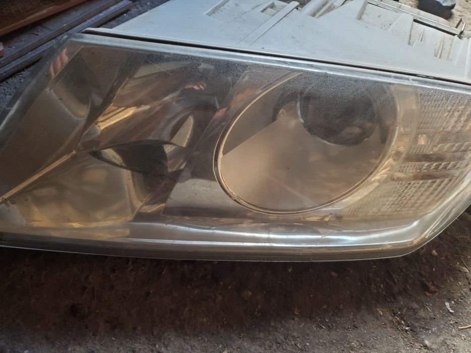 Far stânga Skoda Octavia 2, halogen cu lupa