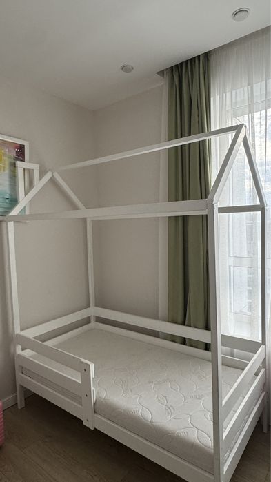 Кровать домик в отличном состоянии