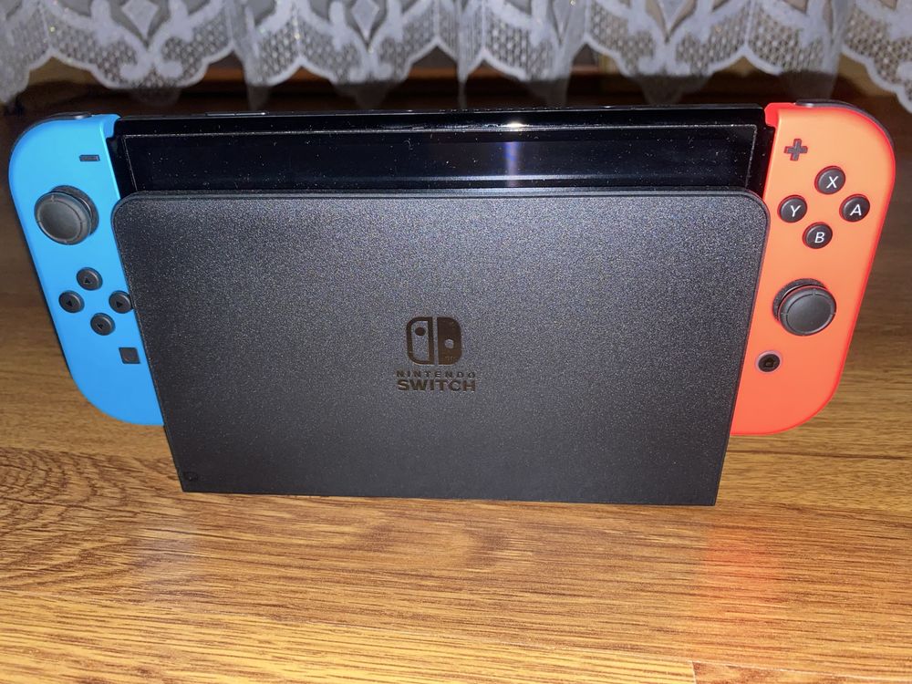 Продаю необычную Switch OLED