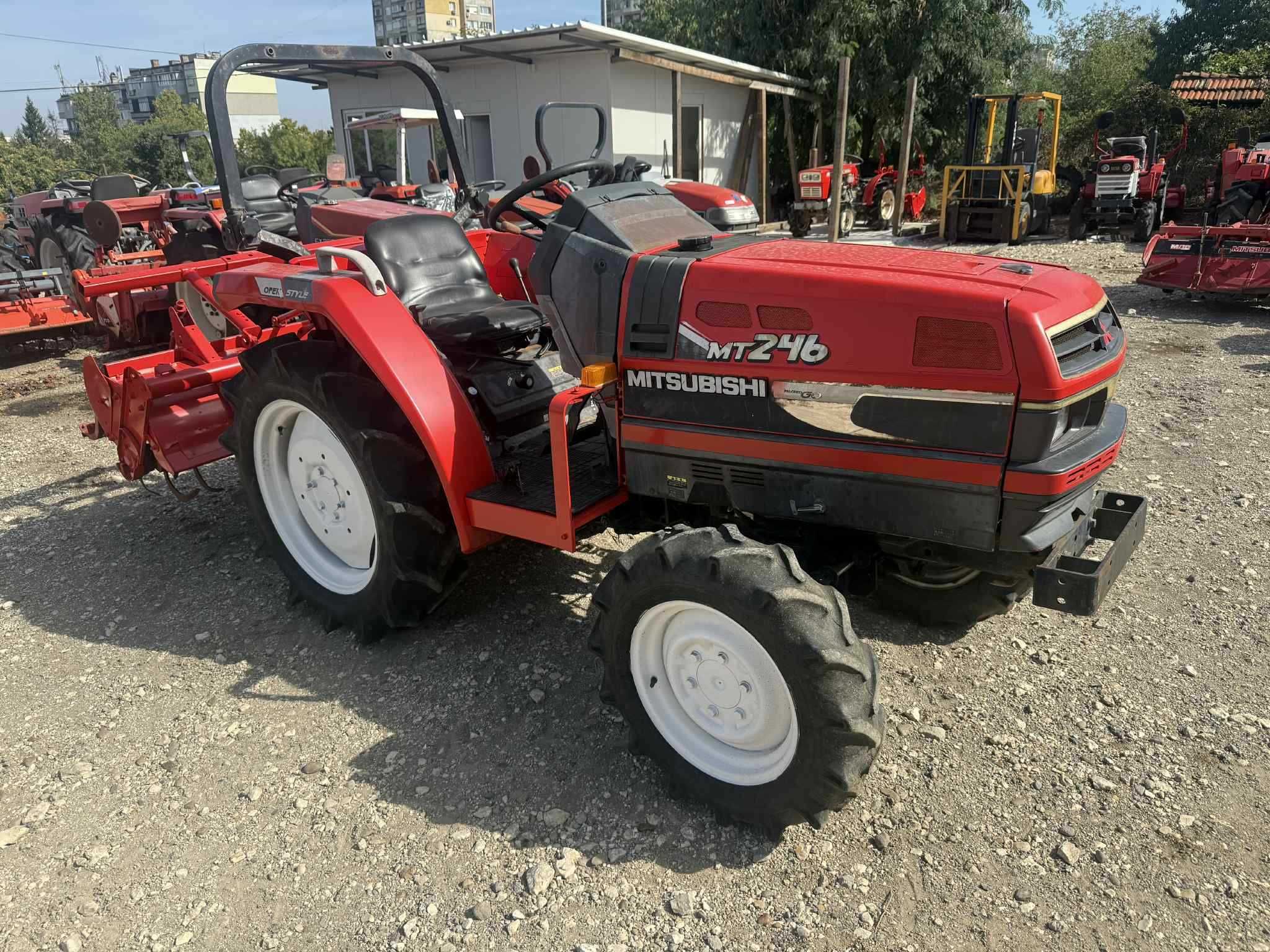 Трактор MITSUBISHI MT246 4x4