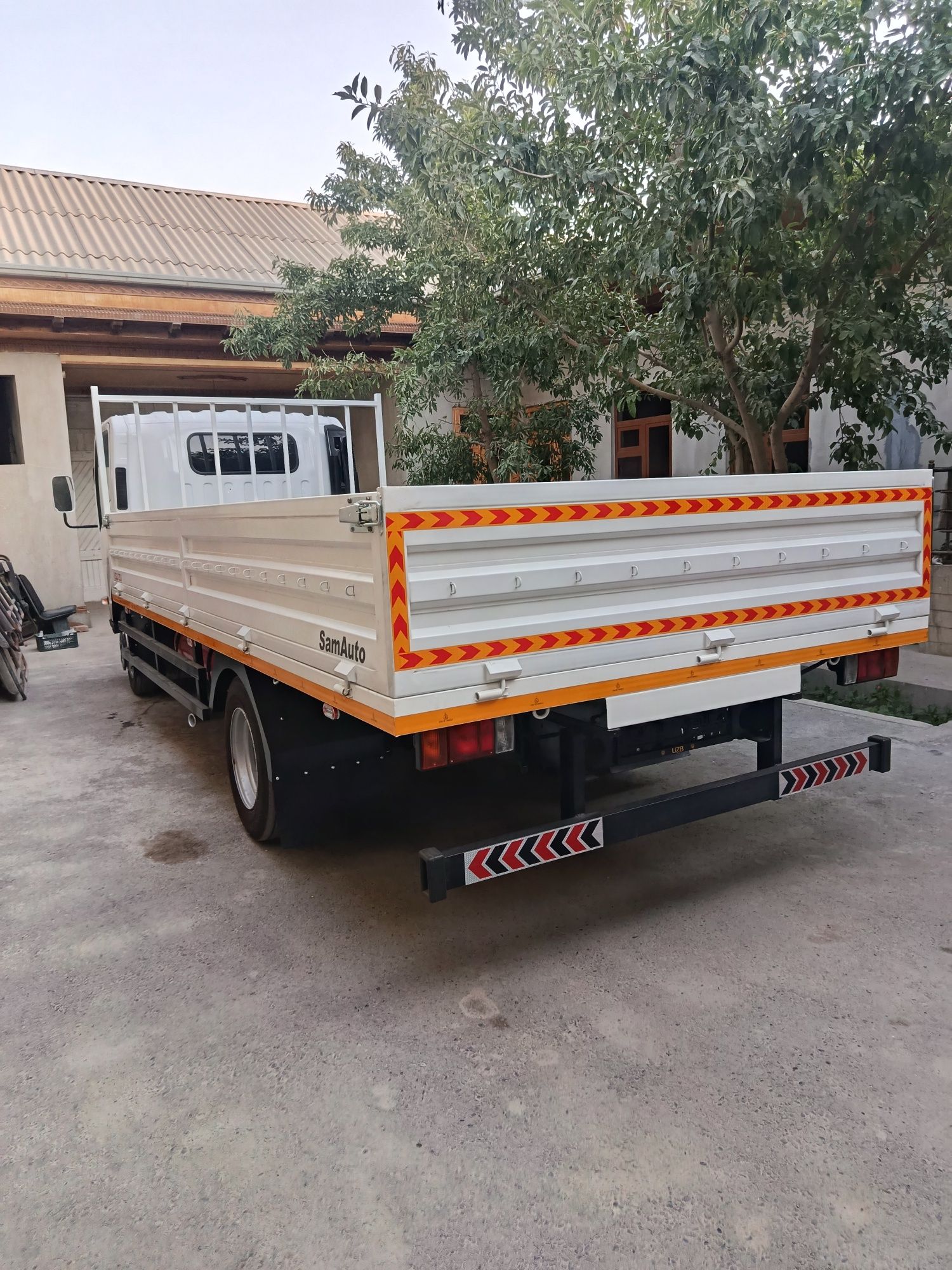 Isuzu sotiladi avtobusdan terilgan