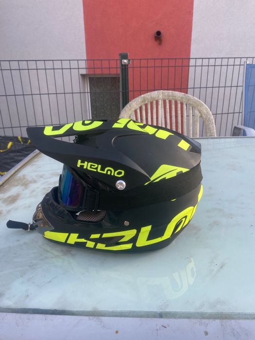 Vând cască pentru cross