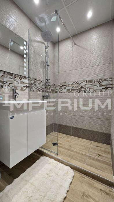 Чисто нов ТРИстаен, ЮЖЕН апартамент * СРЕДЕН ЕТАЖ * АСАНСЬОР, Базар Л