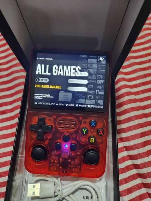 Сууупер готина ЧИСТО НОВА КОНЗОЛА R36S