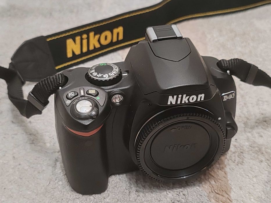 Фотоаппарат Nikon D40 с объективами