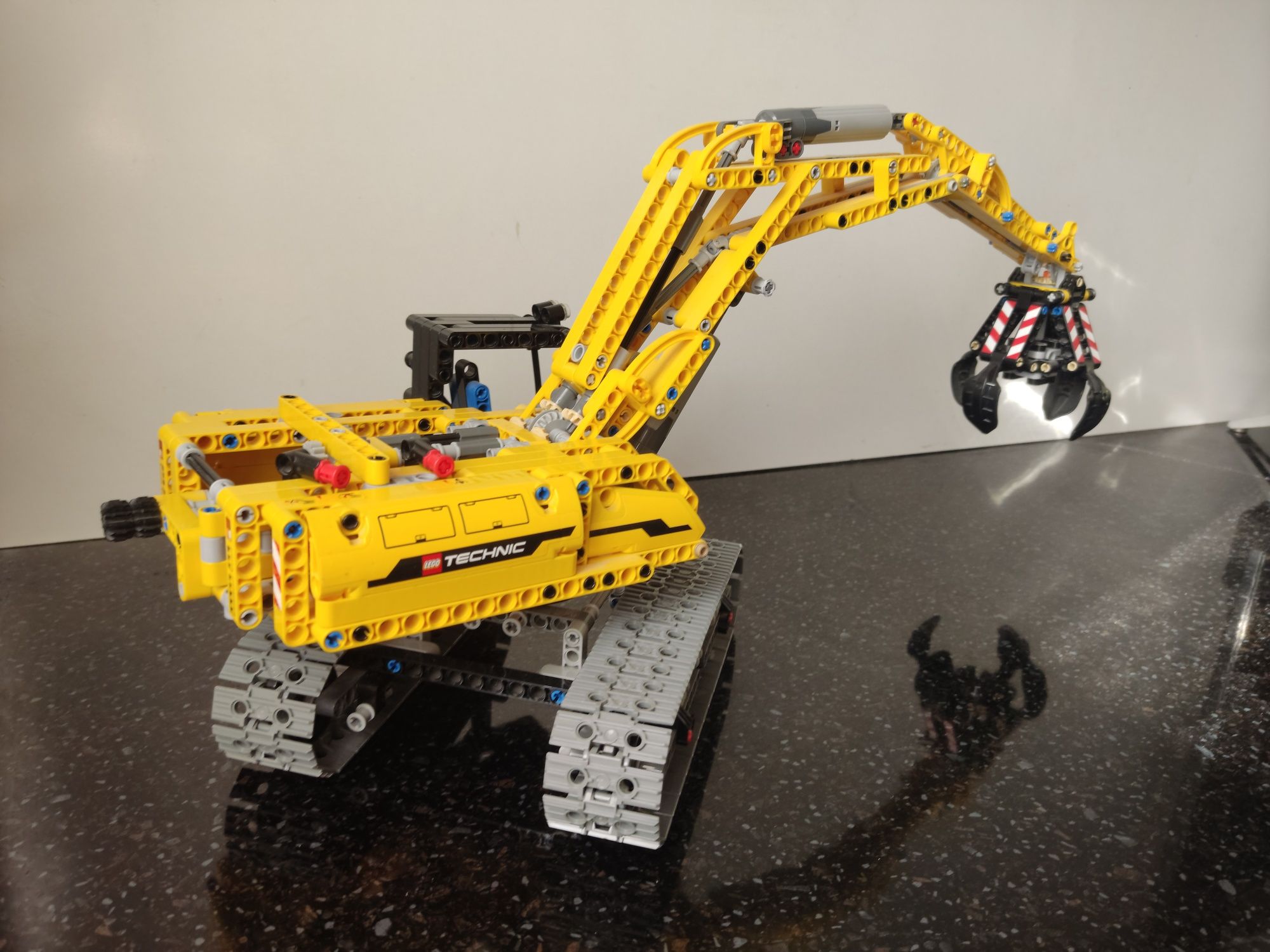 Набор LEGO Technic 42006. Экскаватор.