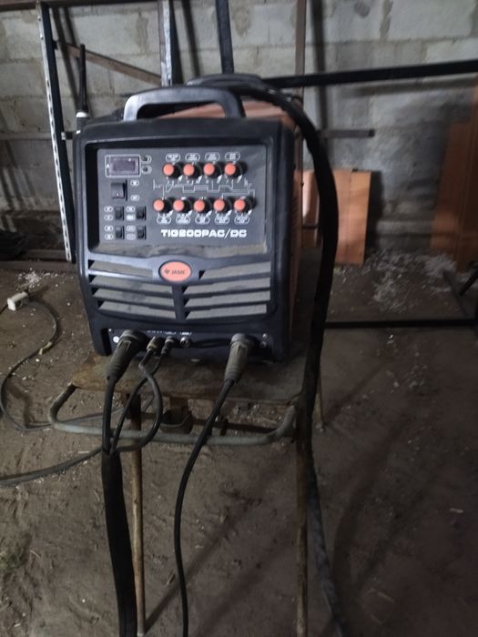 Продам сварочный аппарат аргон тиг 200 новый всё сборе.