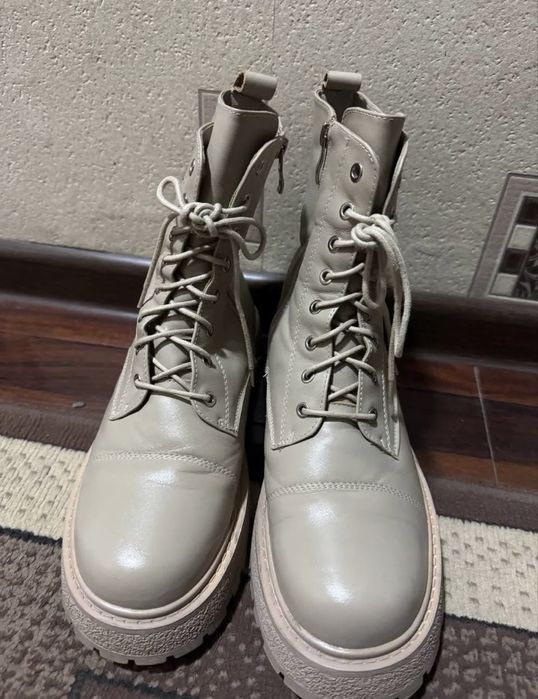 Ботинки из натуральной кожи Б/У