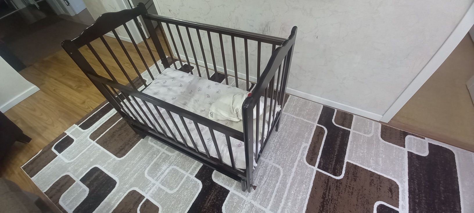 Продам детскую кроватку