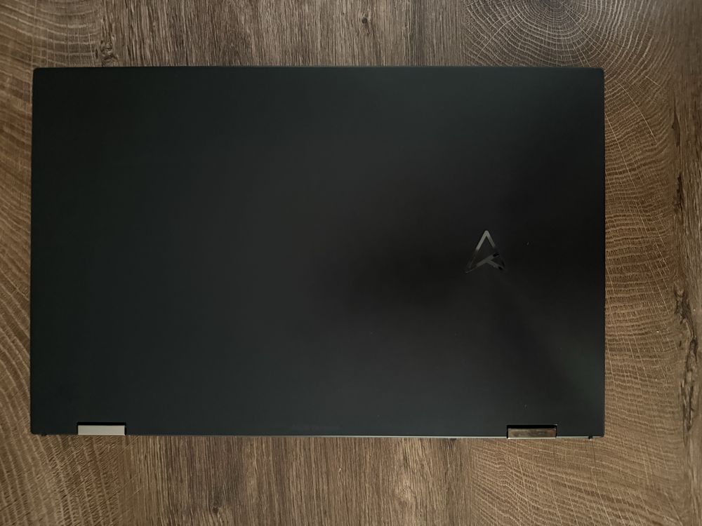Лаптоп Asus Zenbook