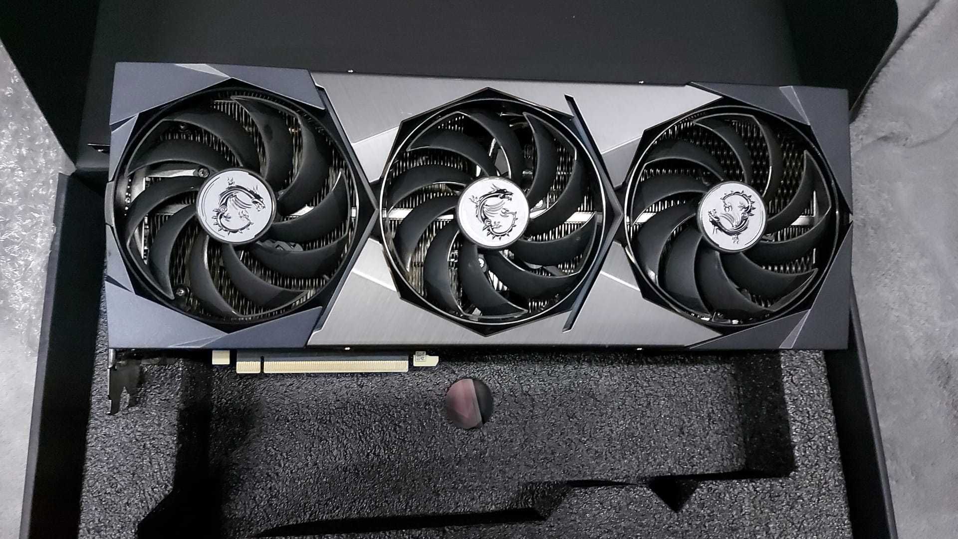 Placa video -Gaming - MSI RTX 3070 SUPRIM X  RTX 3070 de  8 GB GDDR6