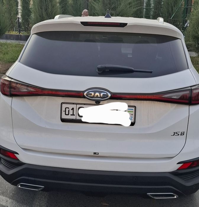 7 o'rindiqli (7 kishilik) JAC JS 8 avtomashinasi sotiladi