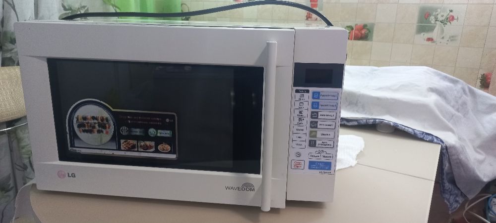 Продам микроволновку фирмы LG