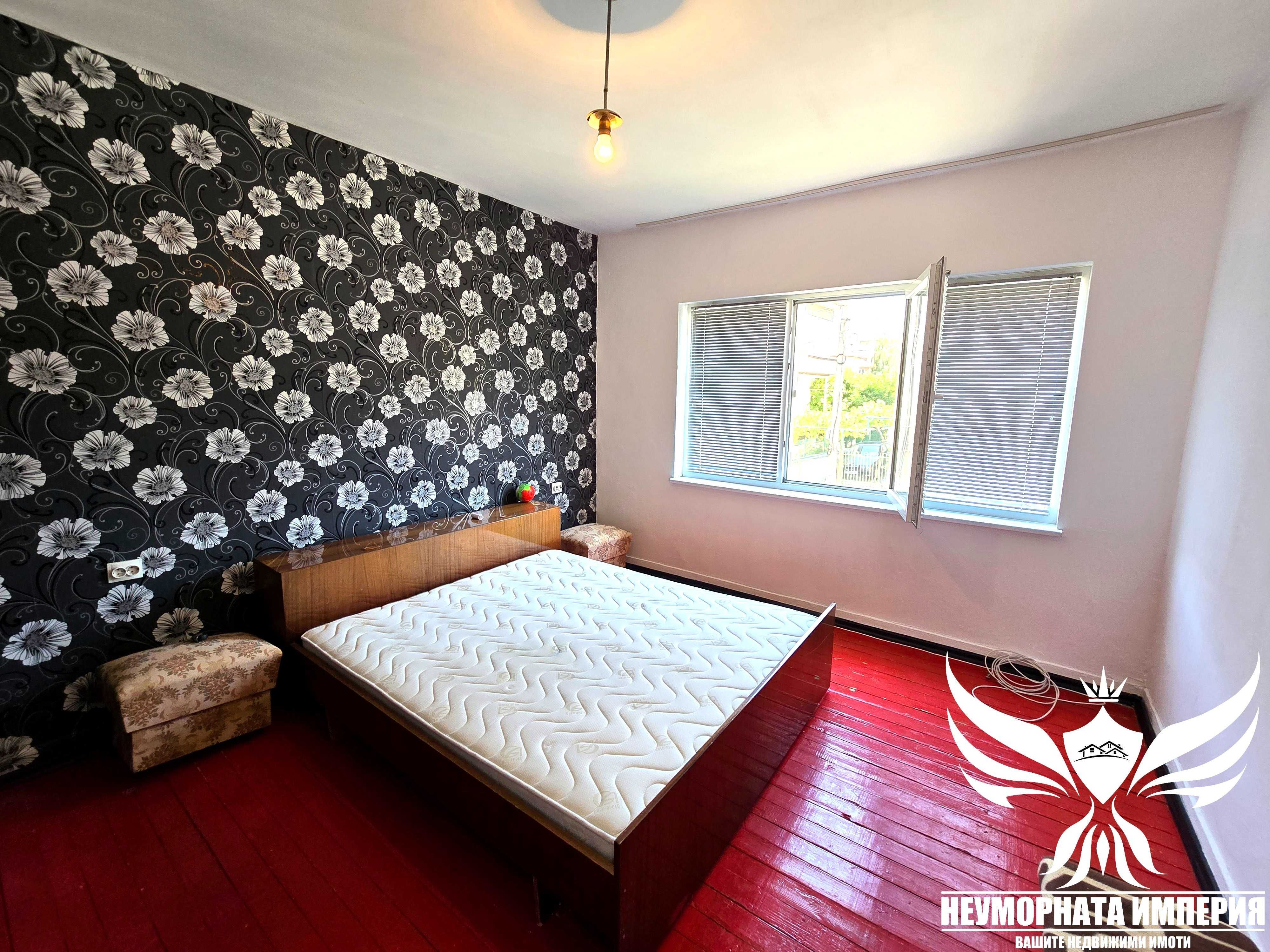 Продавам тристаен 76кв с 1/3 двор в Асеновград кв.Стадиона