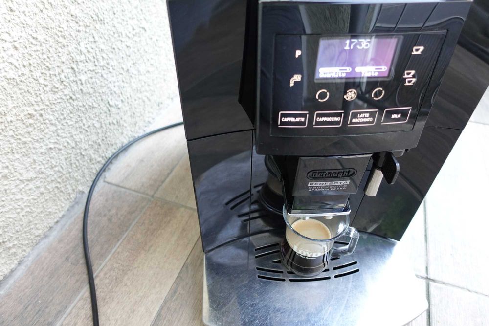 Espressor Delonghi perfecta cappuccino graphic touch fabricat Italia
