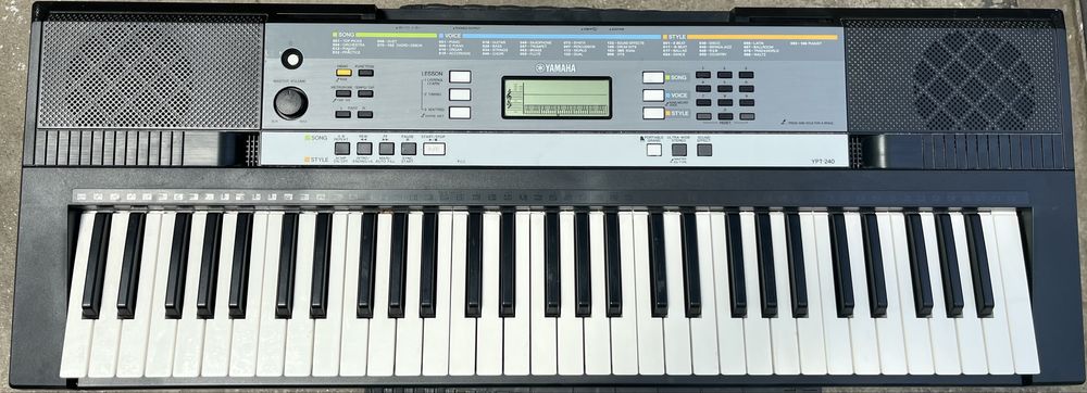 Orga Yamaha YPT-240