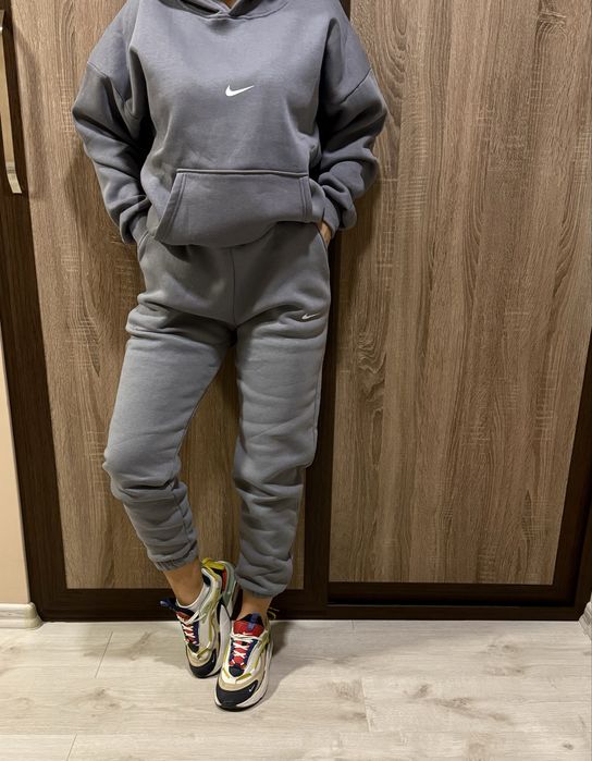 Дамски ватиран екип NIKE!