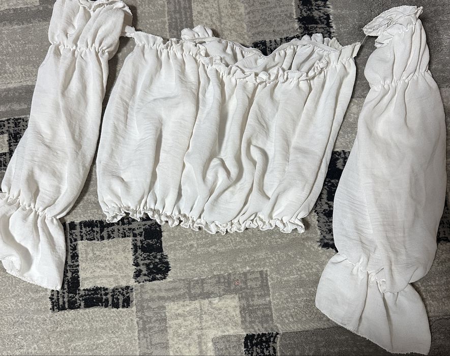 Bluza eleganta cu umerii goi