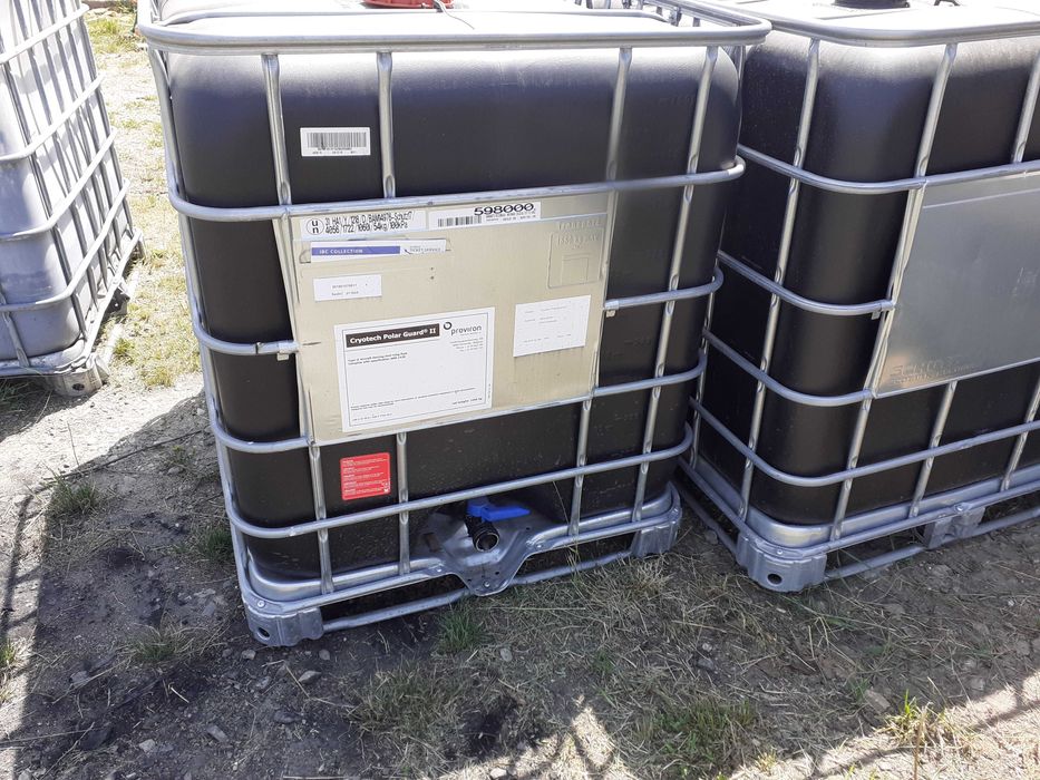 Vand plastic alb si negru