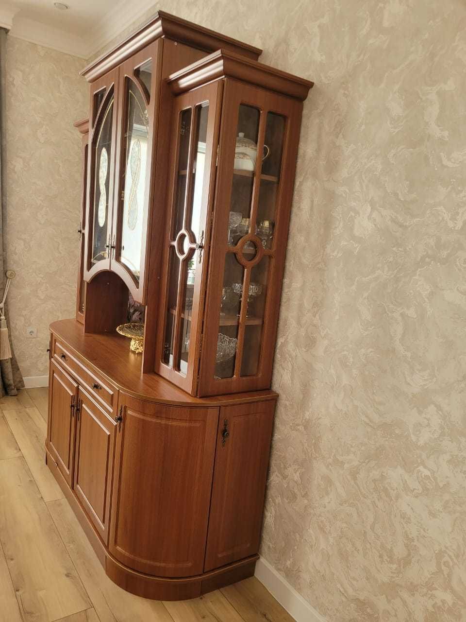 Мебельная горка для посуды