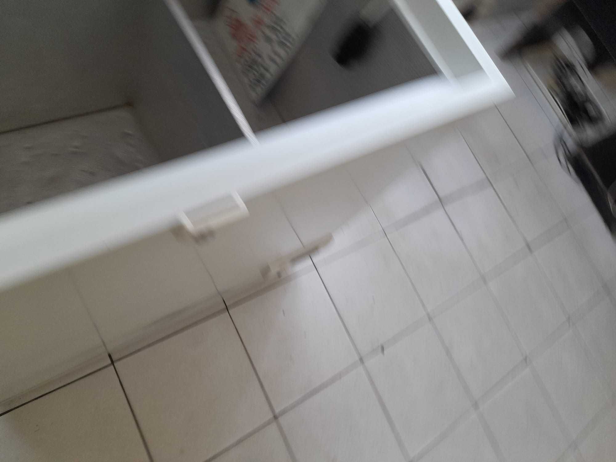 Vand lada frigorifica congelate.