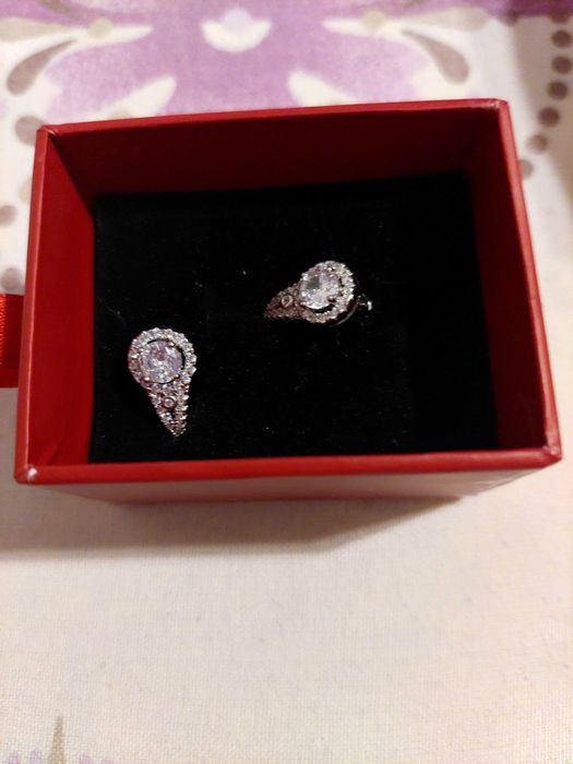 Продавам дамски обеци