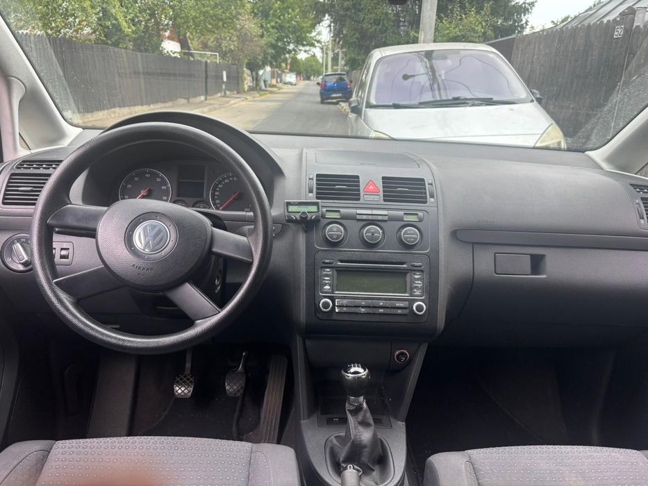 Vând Touran 1.6 fsi