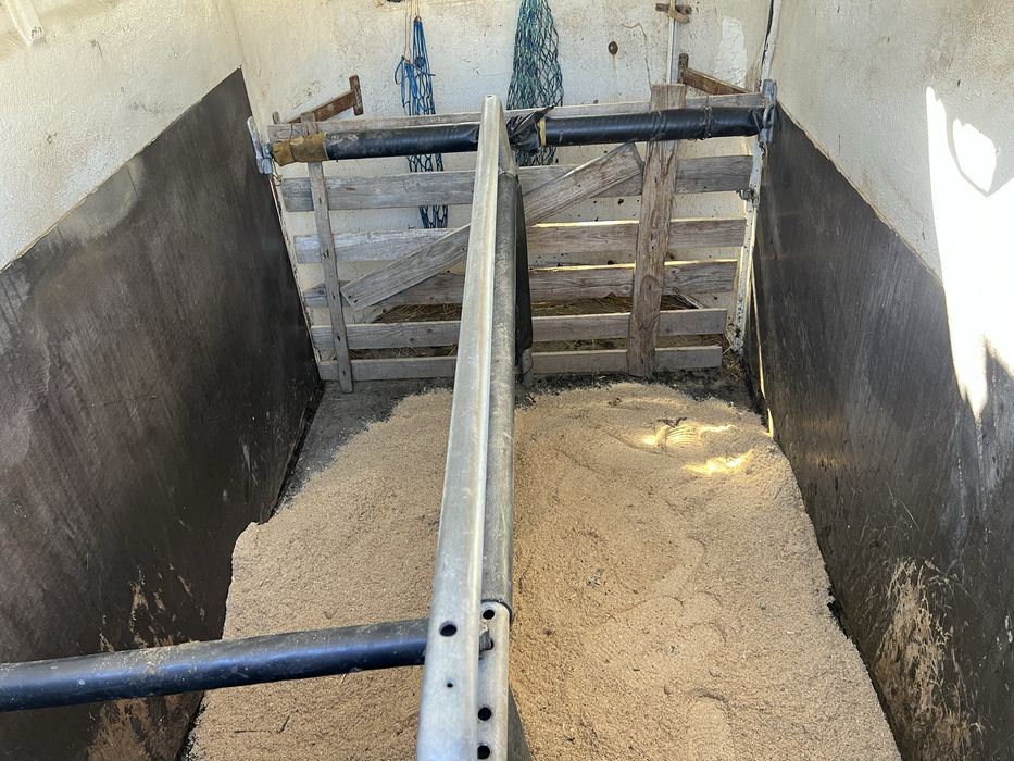 Remorca de 2 cai stare buna