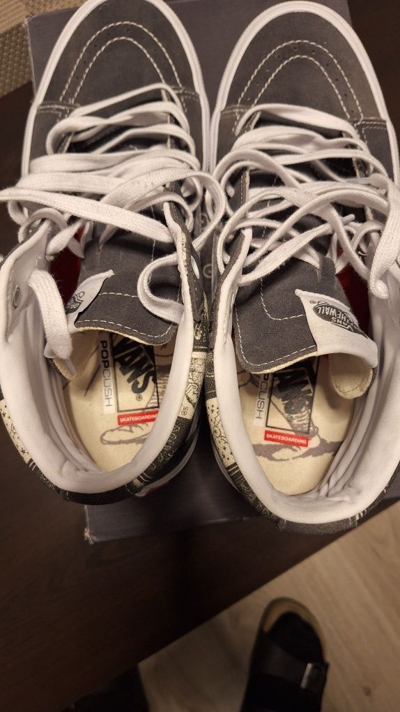 Продавам няколко модела VANS