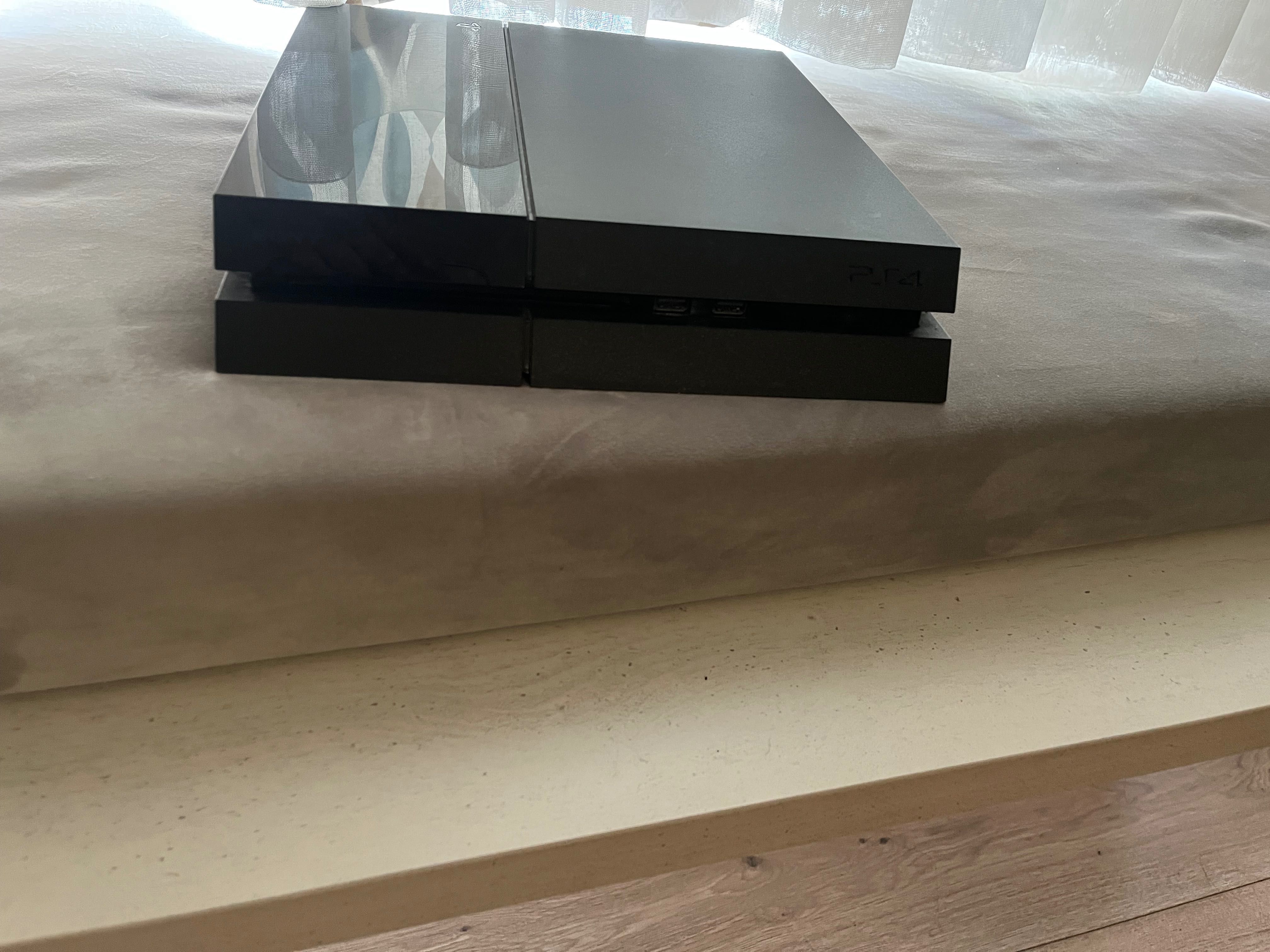 Продаю PlayStation 4