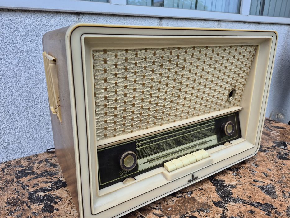 Radio Siemens model C50 fabricat made in Germany in 1955-1957

Siemens
