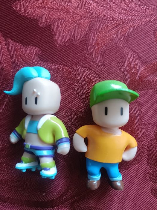 2 figurine stumble guys