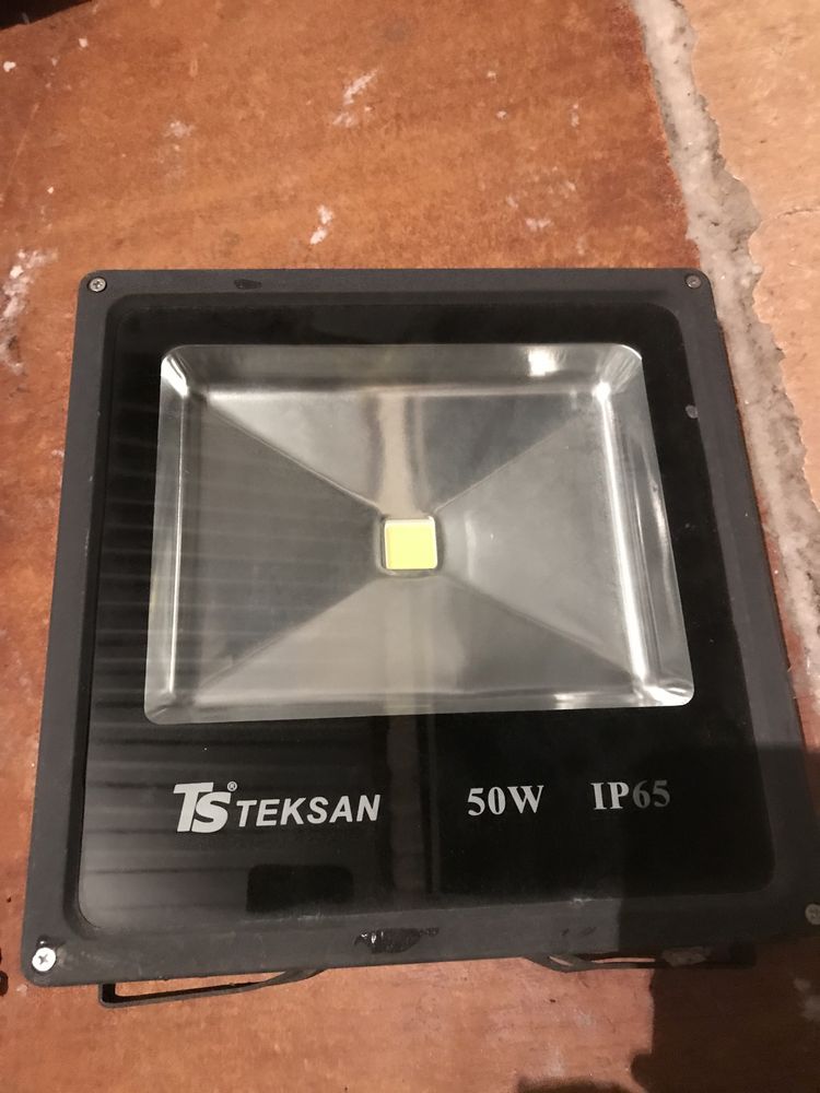 Продам прожектор Teksan