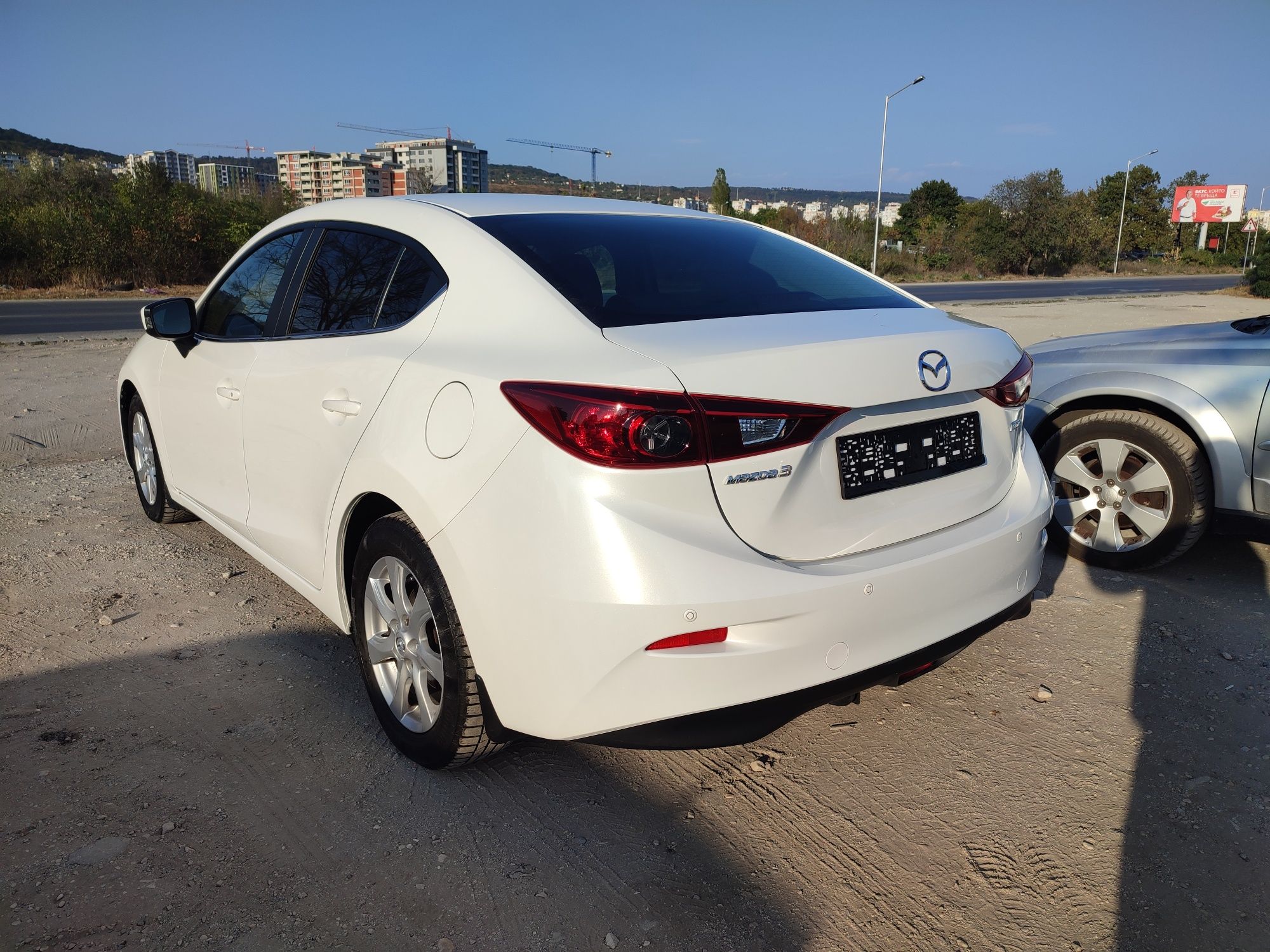 Mazda 3 2.0i седан