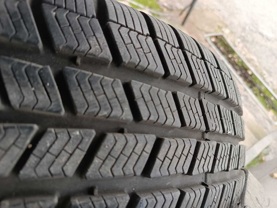 Гуми с джанти 235-70-16