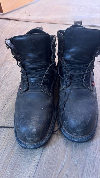 Продам спец обувь red wing