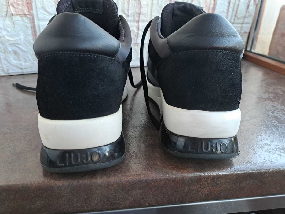 мъжки черни маратонки,кецове,спортни обувки,сникърси,ном 41/42 Liu Jo