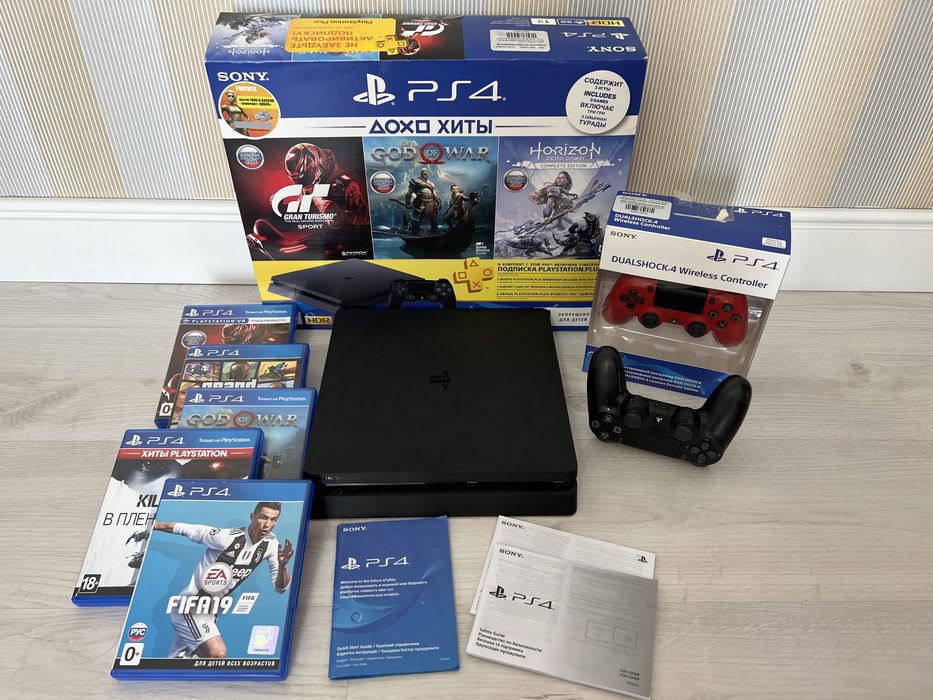 Продам SonyPlayStation 4 Slim 1tb + 2 джойстика PSP4