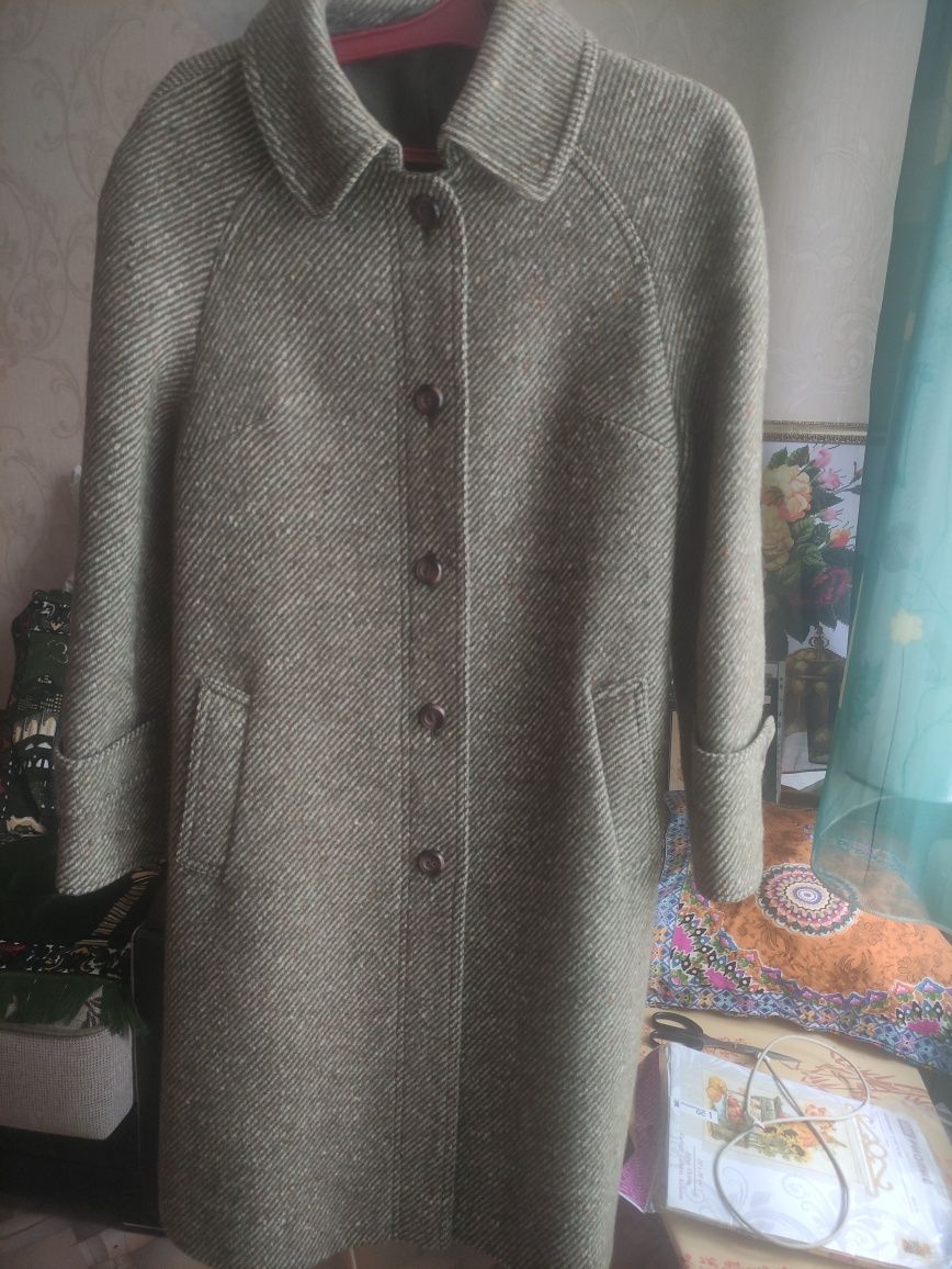 Продам женское пальто 100% шерсть Англия