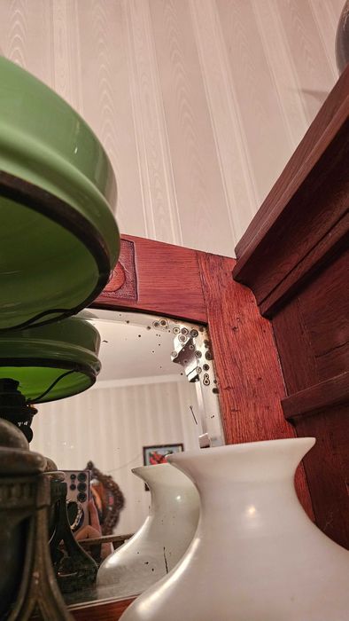 Продам старинный буфет начала 20в. в хорошем состоянии. Самовывоз.