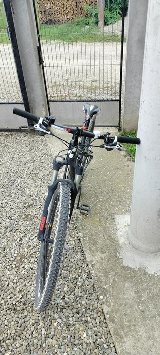 Vând bicicletă cube LTD 29