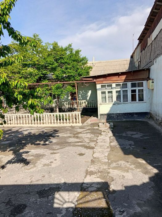 Фаргона шахарда ховли уй сотилади 5.5 сотихлик