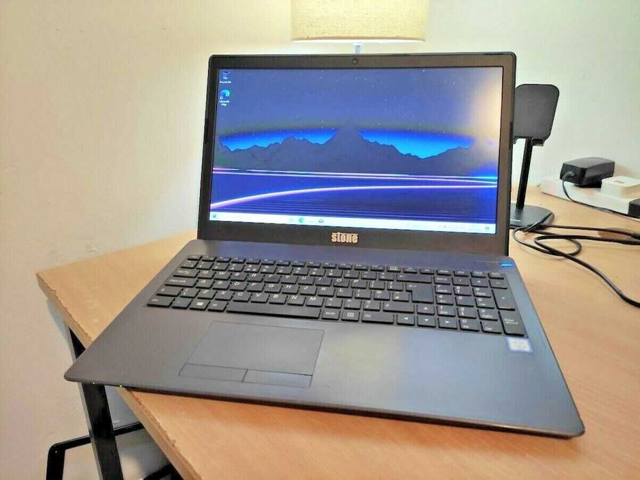 Лаптоп Stonebook P11C i5-7200U 8GB 256GB SSD 15.6" HD ГАРАНЦИЯ