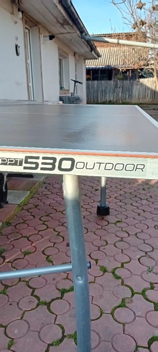 Masa de tenis de exterior.