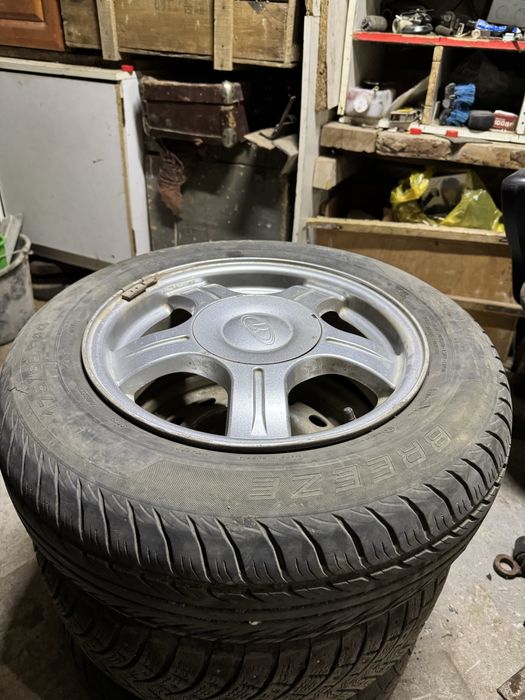Продам Диск с покрышкой летни статус 1 шт