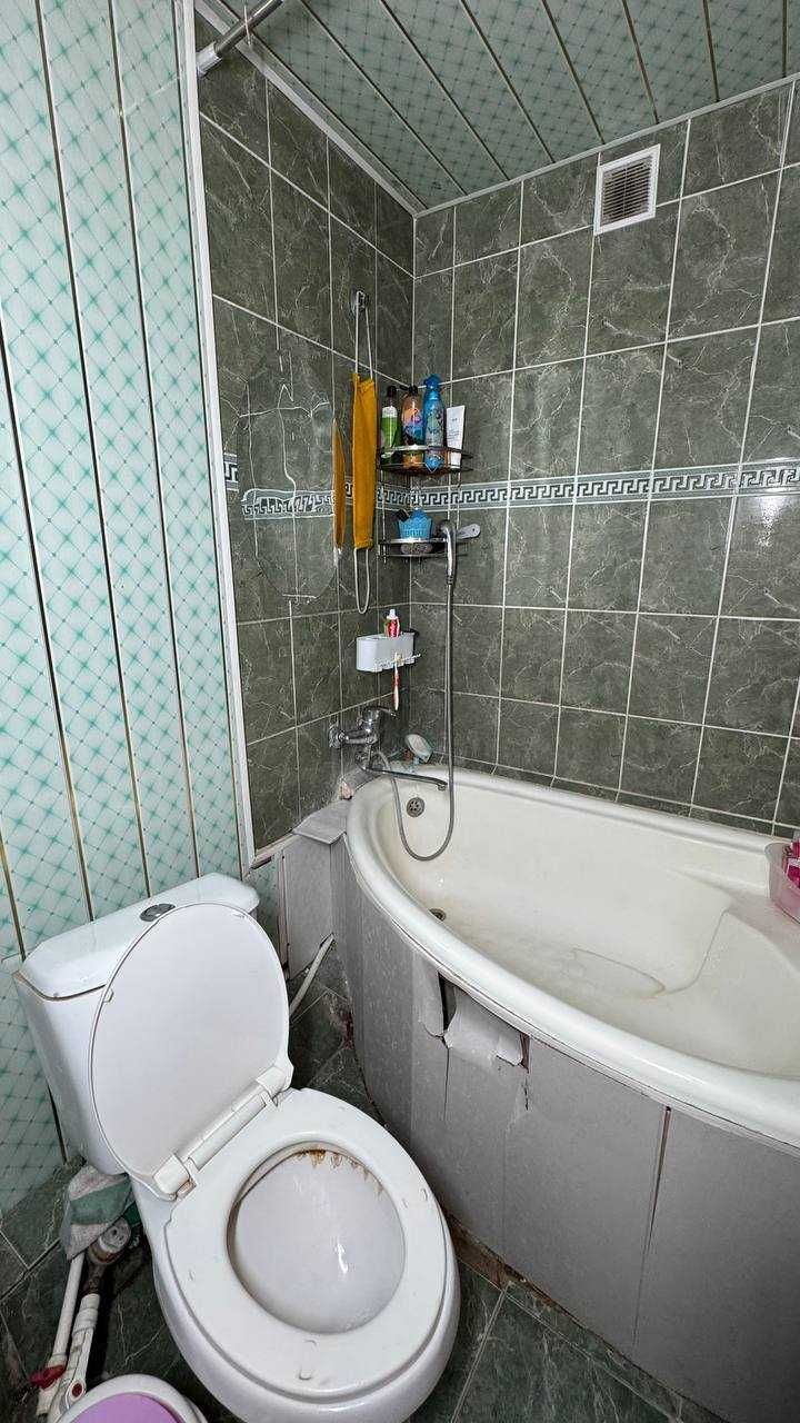 Фрунзиский Часпик супермаркет 1 қават 3 хона квартира сотилади.ID:1414