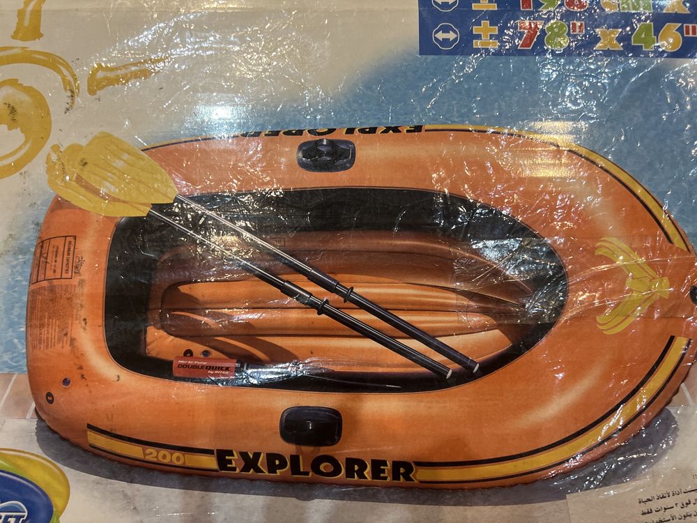 Продам надувную лодку Intex Explorer 200