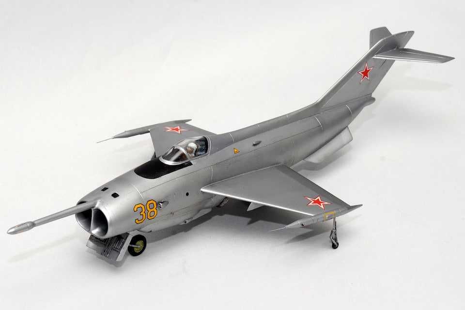 Сборная модель самолета Як-36 (АrtModel, 1:72)